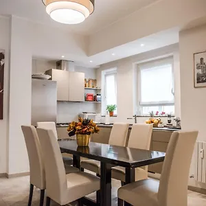https://casa-3-santi-your-contemporary-home-in-rome.it-romehotels.com